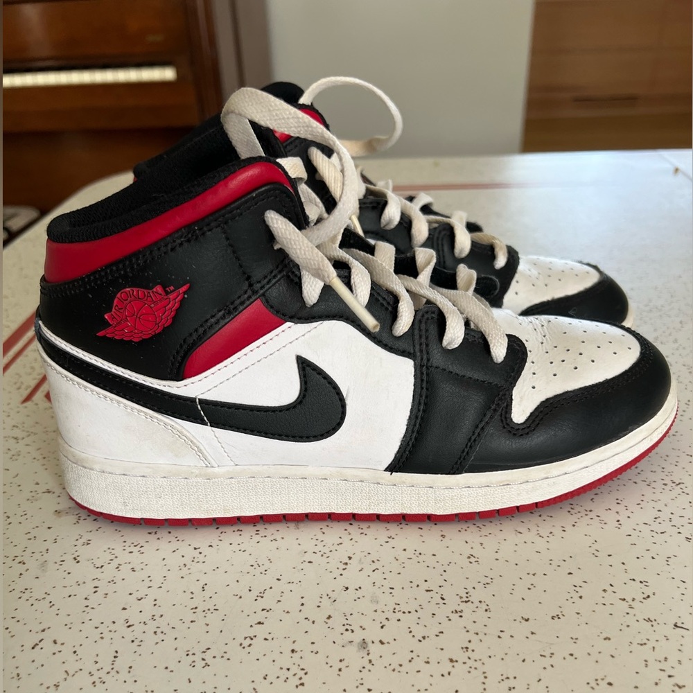 Nike Air Jordan 1 Mid SE - Black, white, & red